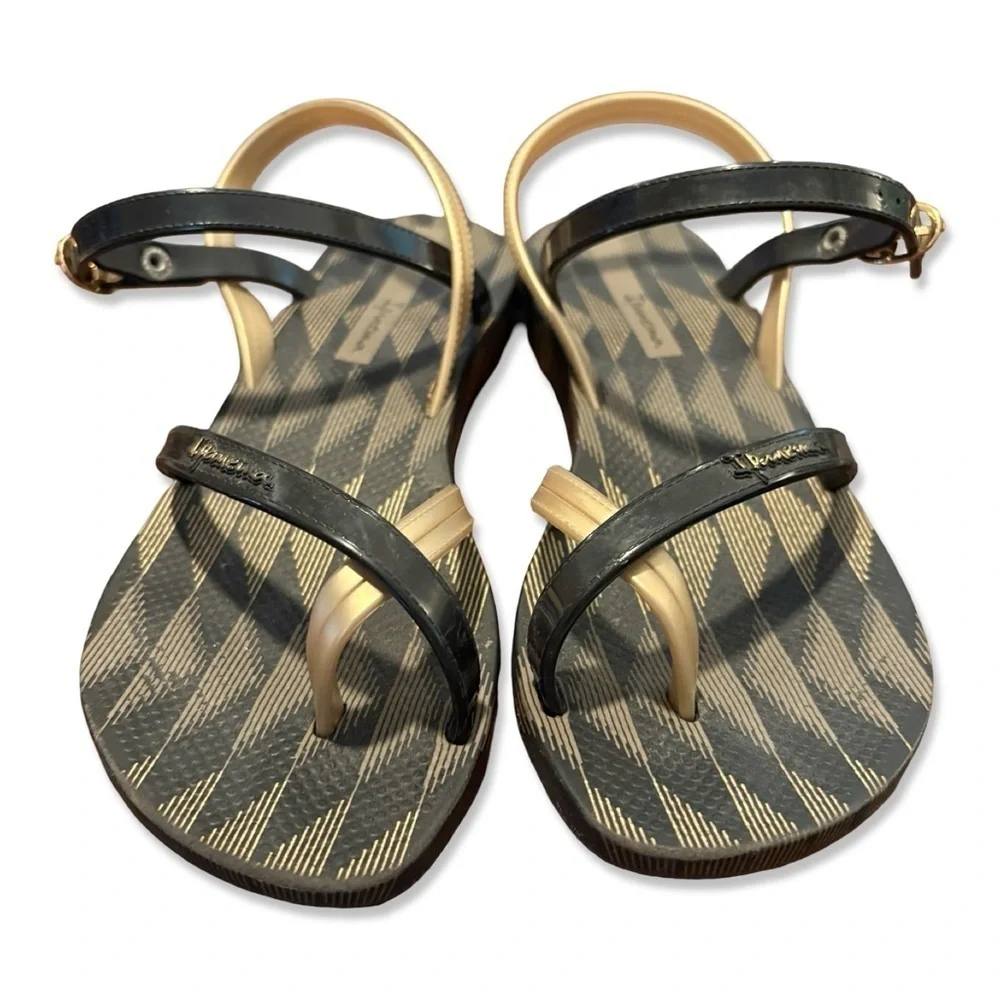 ⭐️IPANEMA Girls Gold and Black Strappy Sandals